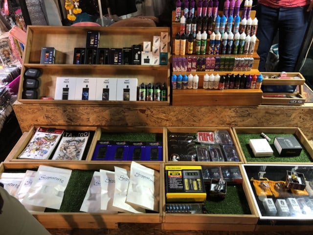 พอต และน้ำยาไฟฟ้า ภายในร้านที่ ปทุมธานี